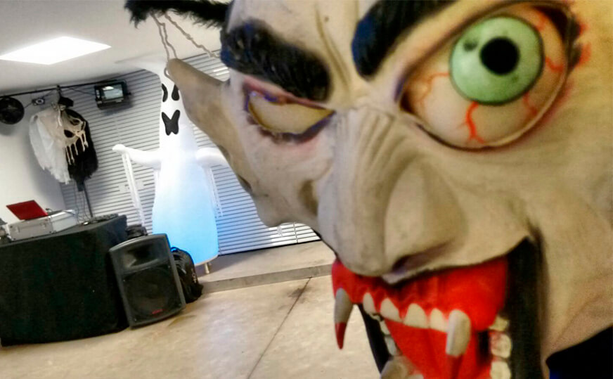 Boneco de vampiro para decorar a festa do horror.